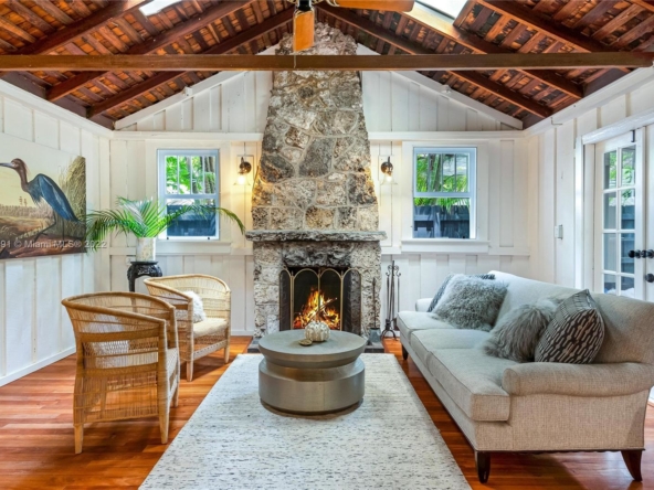 A Vendre_A louer. Annonces immobilieres Miami - Property Residential - A11215791 - A Vendre : 3558 Royal Palm Ave, Miami FL 33133