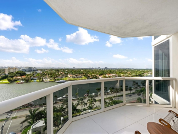 A Vendre_A louer. Annonces immobilieres Miami - Property Residential - A11234027 - A Vendre : 4775 Collins Ave #1205, Miami Beach FL 33140