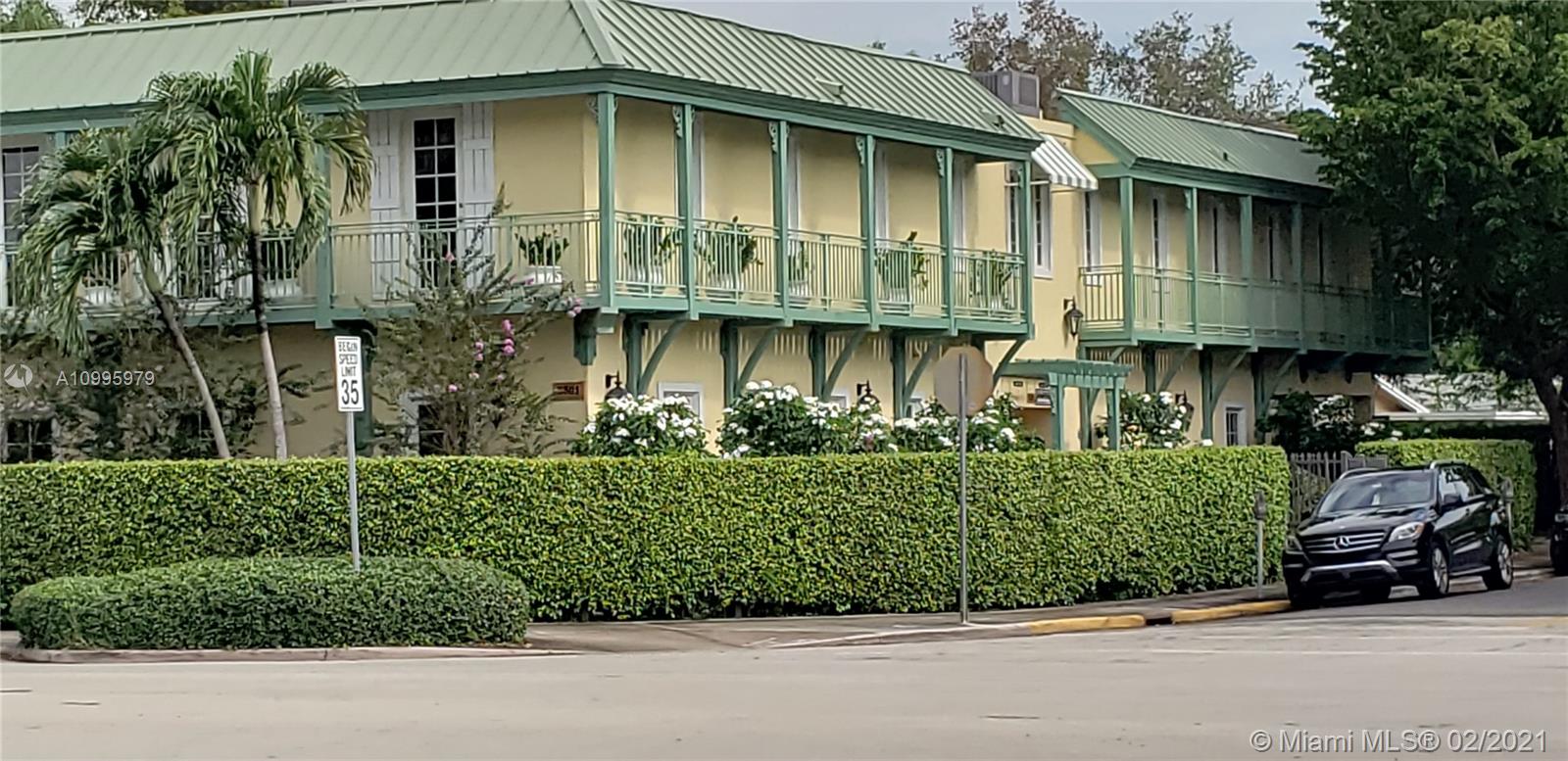 A Vendre_A louer. Annonces immobilieres Miami - Property Residential - A10995979 - 6301 Sunset Dr, South Miami FL 33143