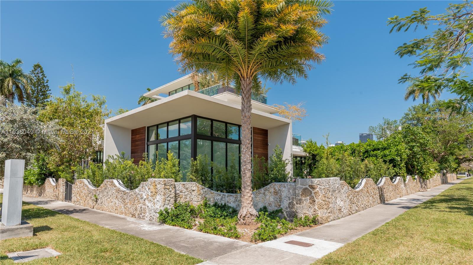 A Vendre_A louer. Annonces immobilieres Miami - Property Residential - A11036049 - 2140 S Miami Ave, Miami FL 33127