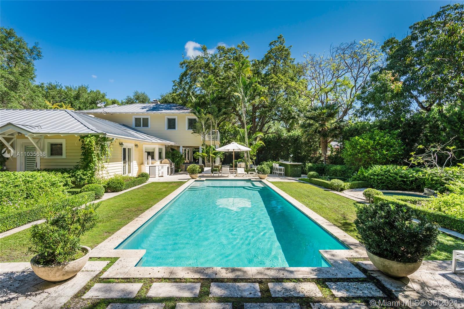 A Vendre_A louer. Annonces immobilieres Miami - Property Residential - A11035688 - 8005 SW 52nd Ave, Miami FL 33143