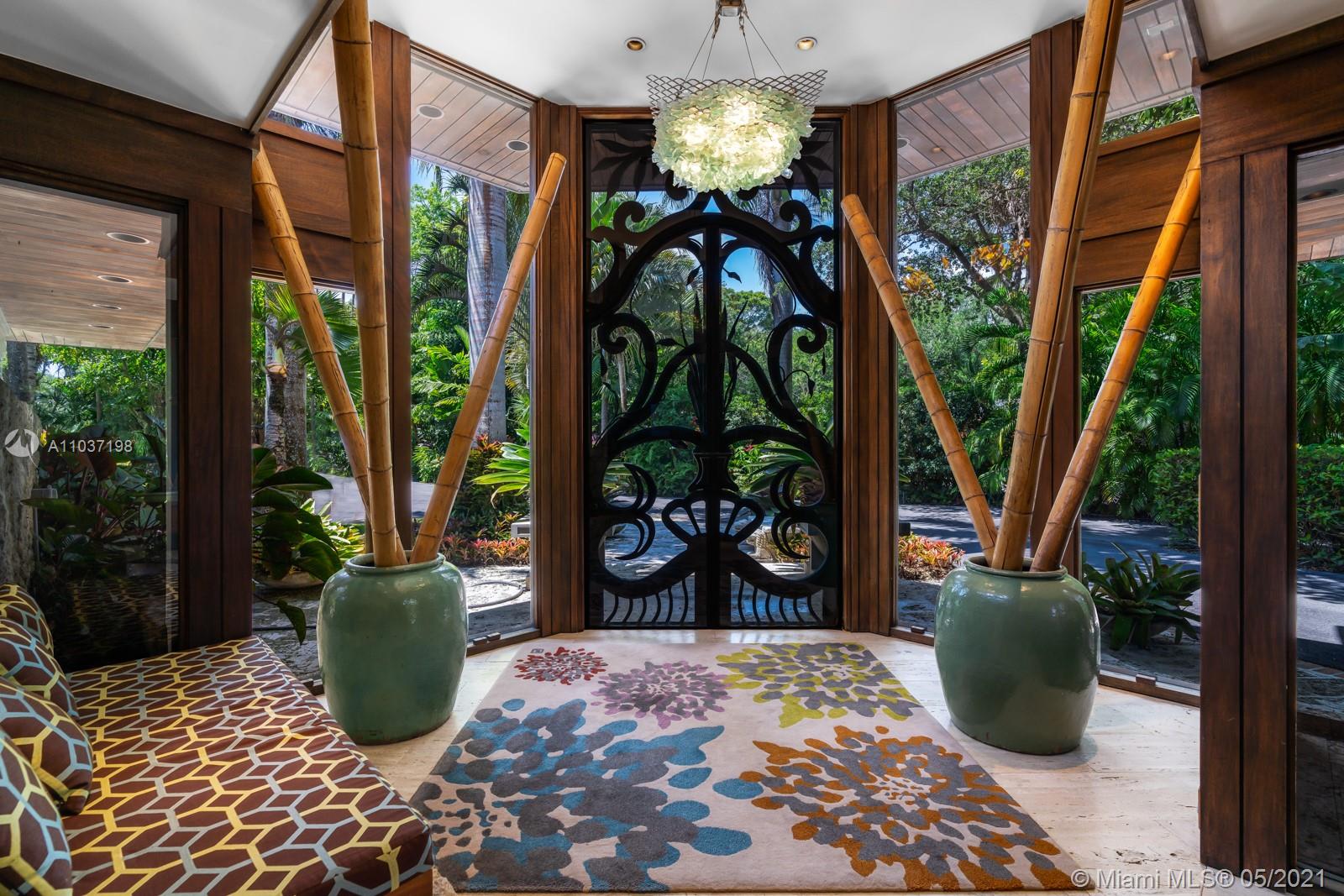 A Vendre_A louer. Annonces immobilieres Miami - Property Residential - A11037198 - 5045 SW 82nd St, Miami FL 33143