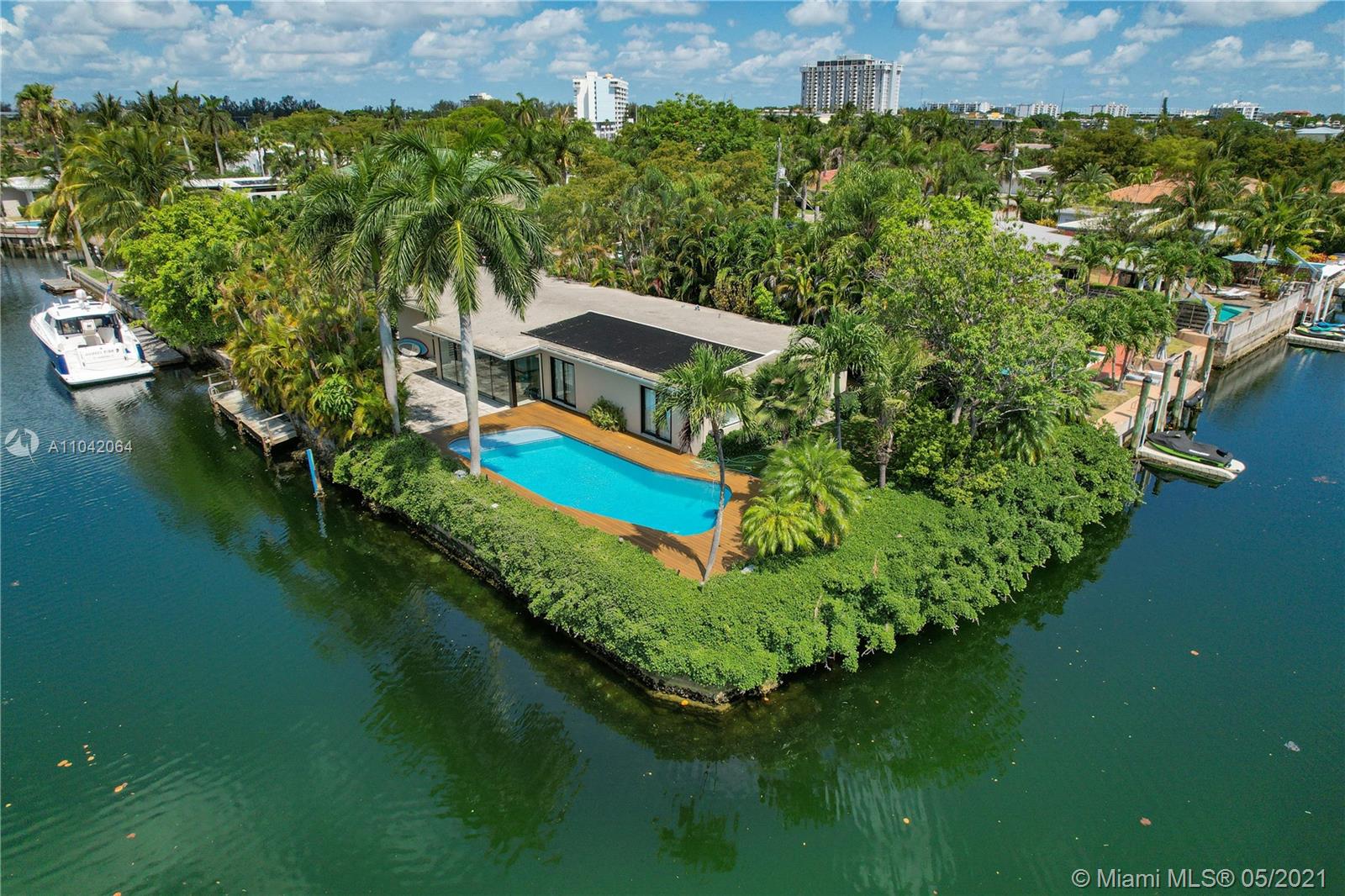 A Vendre_A louer. Annonces immobilieres Miami - Property Residential - A11042064 - 12901 Oleander Rd, North Miami FL 33181