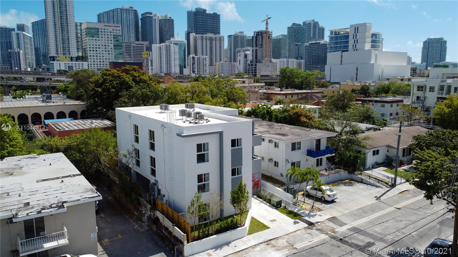 A Vendre_A louer. Annonces immobilieres Miami - Property Residential - A11044314 - 519 SW 5th Ave, Miami FL 33130