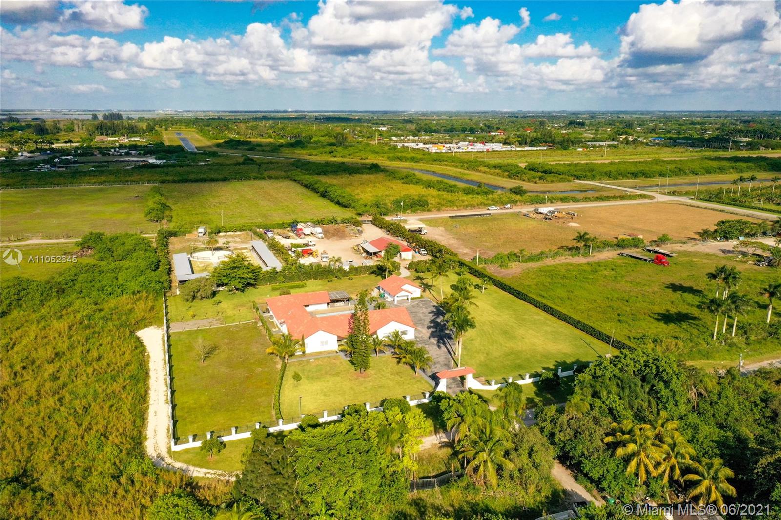 A Vendre_A louer. Annonces immobilieres Miami - Property Residential - A11052645 - 13355 SW 207th Ave, Miami FL 33196