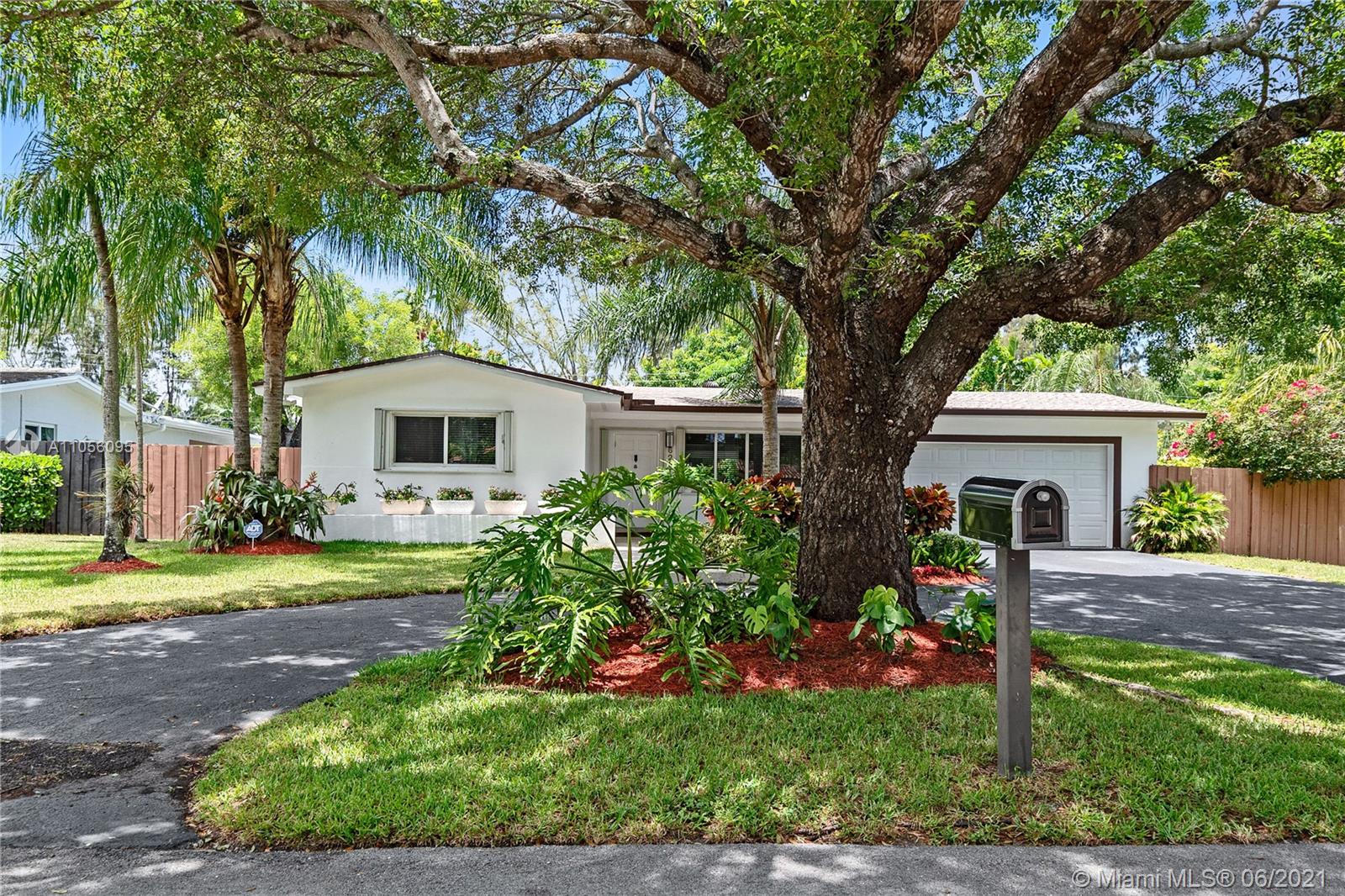 A Vendre_A louer. Annonces immobilieres Miami - Property Residential - A11056095 - 6231 SW 58th St, South Miami FL 33143