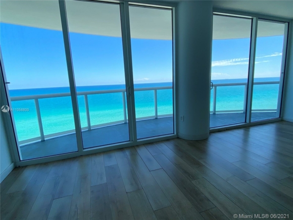 A Vendre_A louer. Annonces immobilieres Miami - Property Residential - A11058800 - 6365 Collins Ave #1102, Miami Beach FL 33141