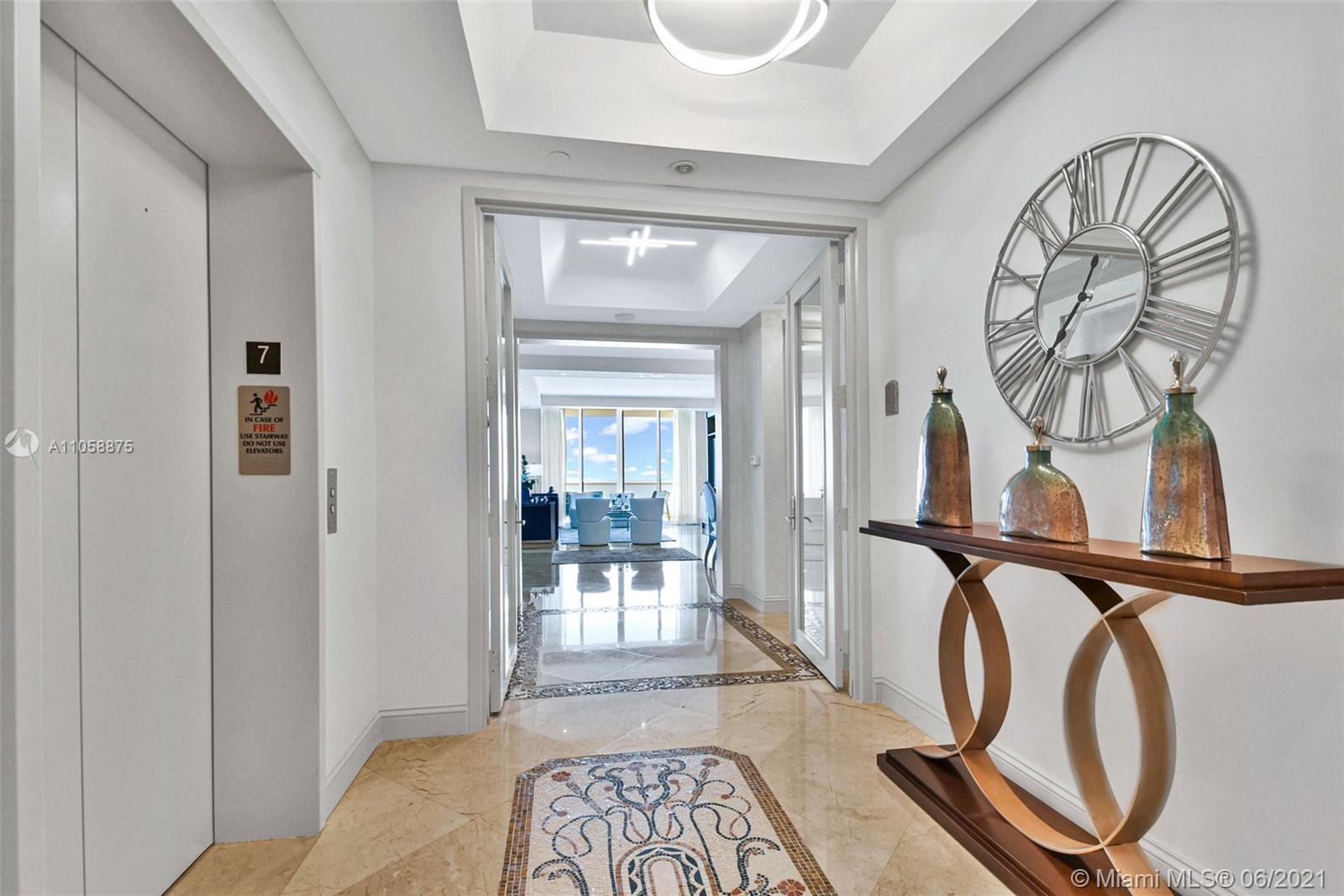 A Vendre_A louer. Annonces immobilieres Miami - Property Residential - A11058875 - 16051 Collins Ave #702, Sunny Isles Beach FL 33160