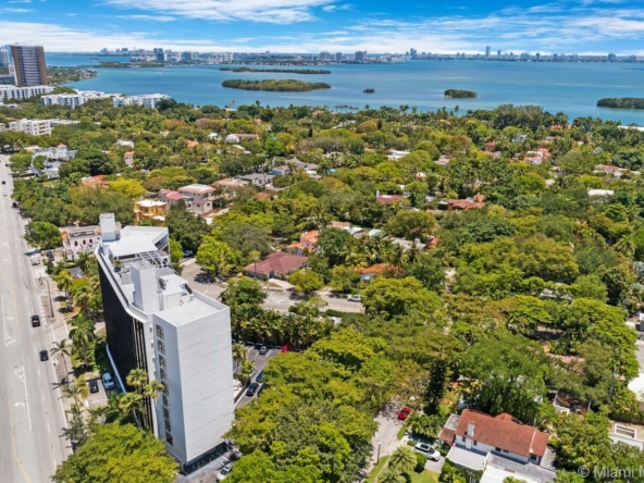 A Vendre_A louer. Annonces immobilieres Miami - Property Residential - A11051947 - 5701 Biscayne Blvd #9, Miami FL 33137