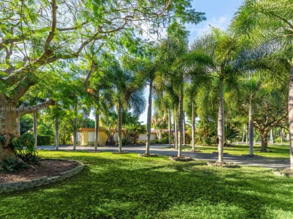 A Vendre_A louer. Annonces immobilieres Miami - Property Residential - A11141891 - 6200 SW 120th St, Pinecrest FL 33156