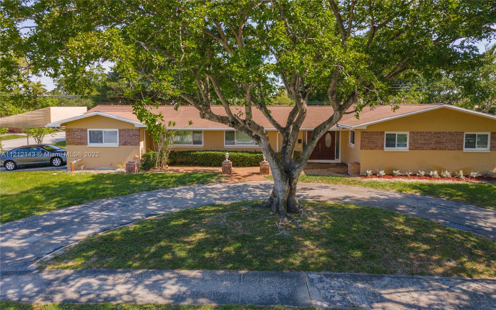 A Vendre_A louer. Annonces immobilieres Miami - Property Residential - A11212143 - A Vendre : 4800 Polk St, Hollywood FL 33021