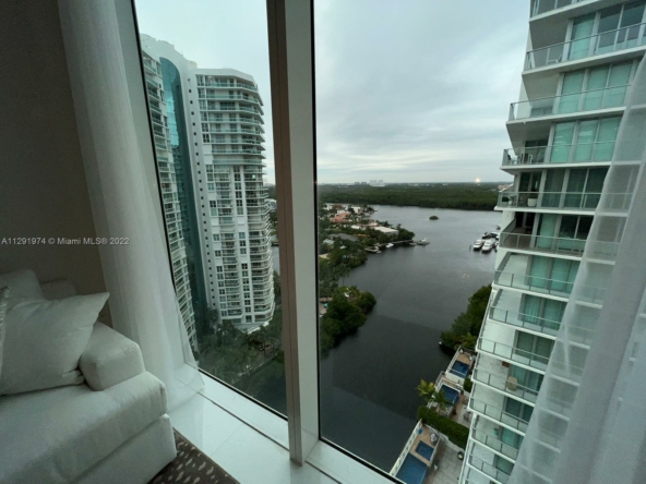 A Vendre_A louer. Annonces immobilieres Miami - Property Residential - A11291974 - A Vendre : 250 Sunny Isles Blvd, Sunny Isles Beach FL 33160