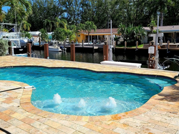 A Vendre_A louer. Annonces immobilieres Miami - Property Residential - A11378041 - A Vendre : 2476 SE 14th St, Pompano Beach FL 33062