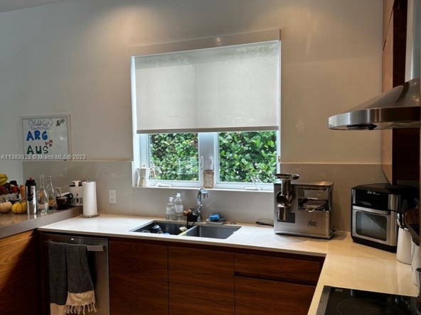 A Vendre_A louer. Annonces immobilieres Miami - Property Residential - A11383953 - A Louer : 321 Palmwood Ln, Key Biscayne FL 33149