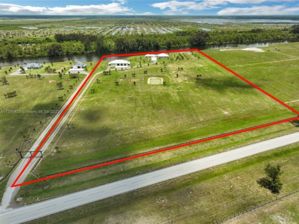 A Vendre_A louer. Annonces immobilieres Miami - Propriété Résidentielle - A11388429 - A Vendre : 8205 SW Kanner Hwy, Indian Town FL 34956