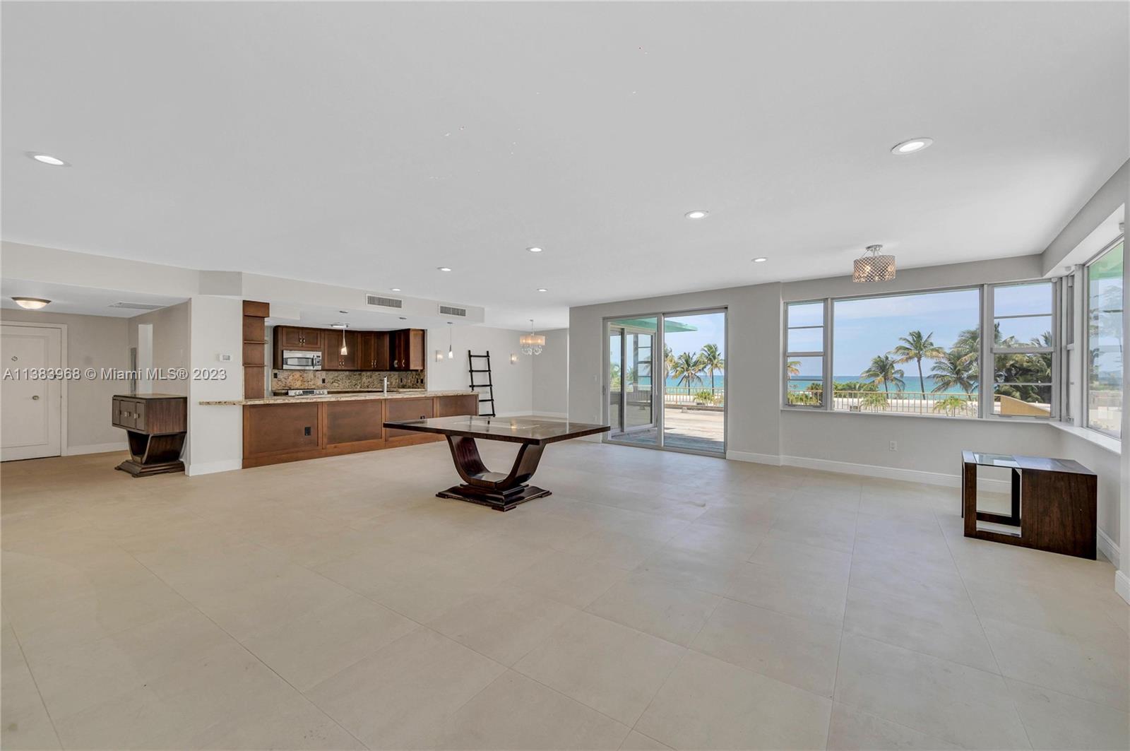 A Vendre_A louer. Annonces immobilieres Miami - Property Residential - A11383968 - A Vendre : 5255 Collins Ave #2D, Miami Beach FL 33140