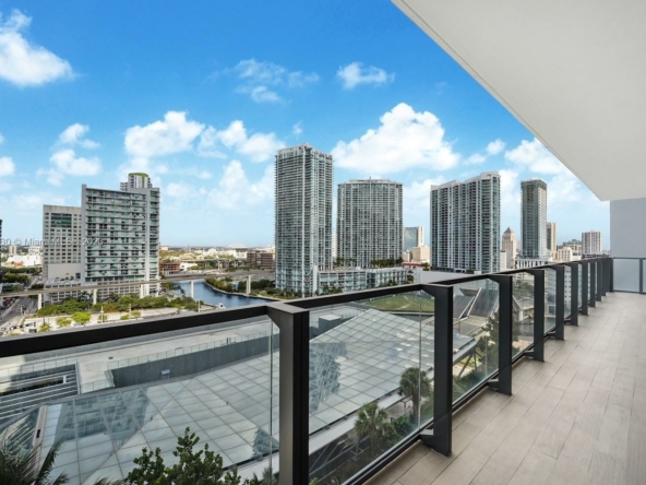 A Vendre_A louer. Annonces immobilieres Miami - Property Residential - A11489130 - A Louer : 68 SE 6th St #1204, Miami FL 33131