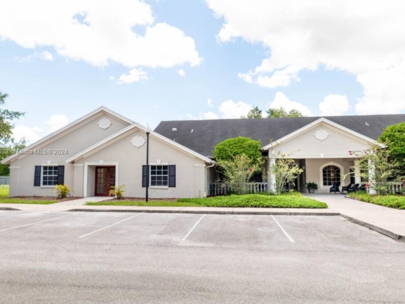 A Vendre_A louer. Annonces immobilieres Miami - Propriété Résidentielle - A11675602 - A Vendre : 12 E Grove Ave, Lake Wales FL 33853