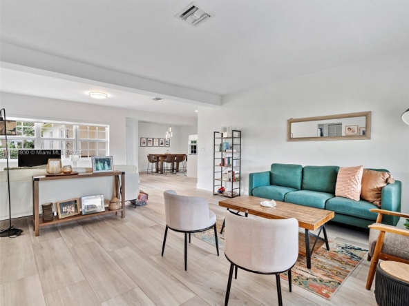 A Vendre_A louer. Annonces immobilieres Miami - Property Residential - A11693930 - A Louer : 9040 Dickens Ave, Surfside FL 33154