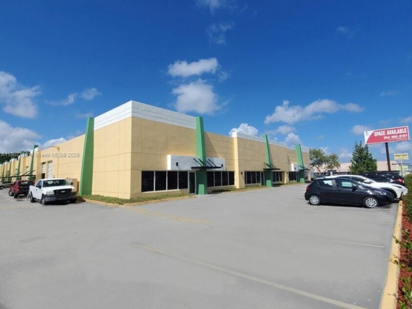 A Vendre_A louer. Annonces immobilieres Miami - Property Residential - A11807318 - Bail Commercial : 3190 S State Road 7 #02, Miramar FL 33023