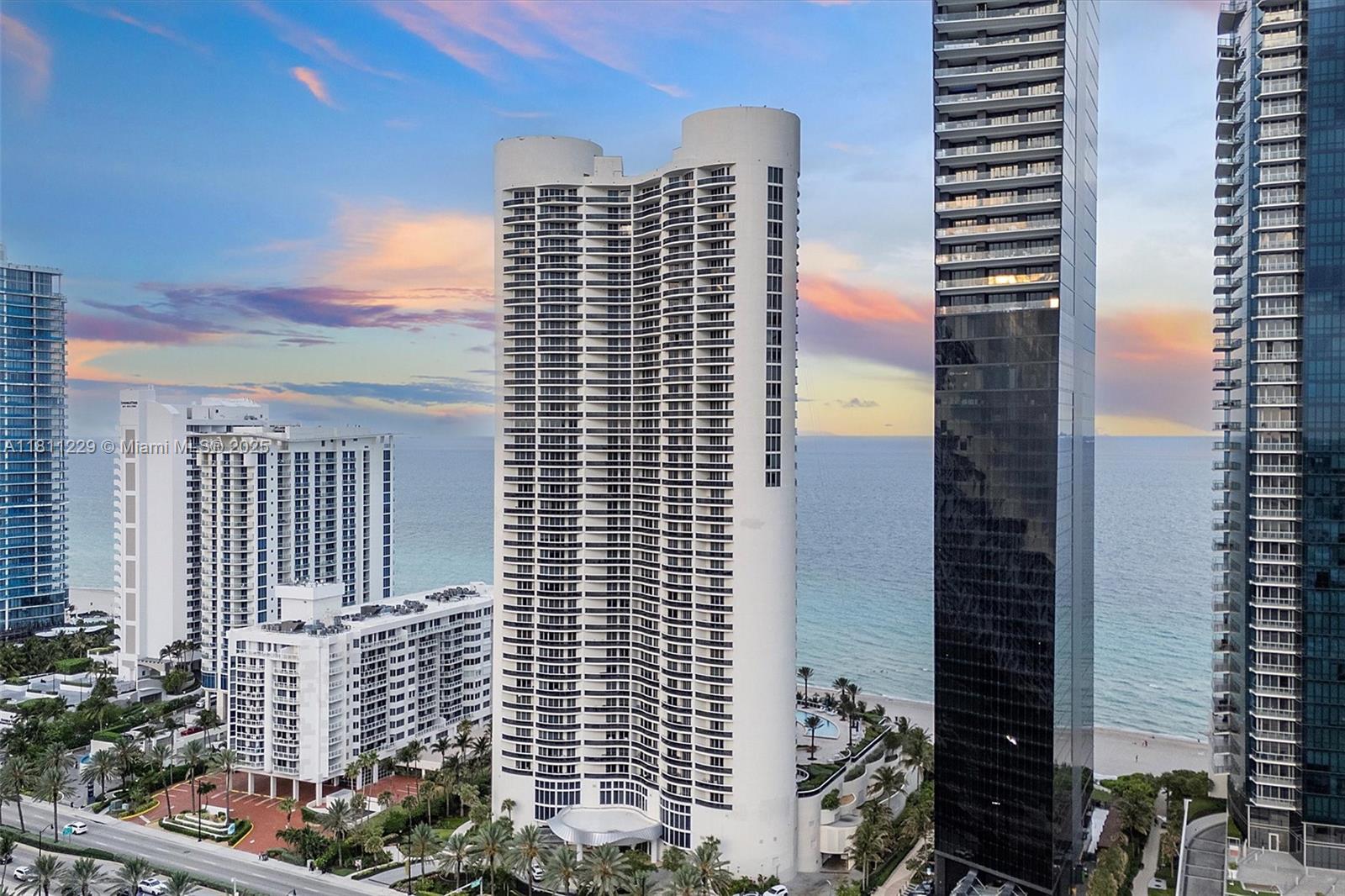 A Vendre_A louer. Annonces immobilieres Miami - Property Residential - A11811229 - A Vendre : 17201 Collins Ave #1205, Sunny Isles Beach FL 33160