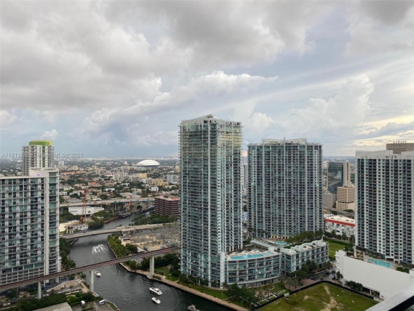 A Vendre_A louer. Annonces immobilieres Miami - Property Residential - A11813780 - A Louer : 68 SE 6th St #3604, Miami FL 33131