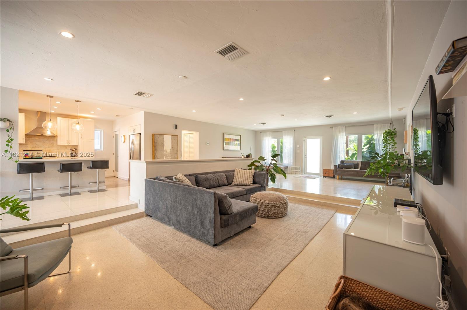 A Vendre_A louer. Annonces immobilieres Miami - Property Residential - A11821214 - A Louer : 920 W 43rd Ct, Miami Beach FL 33140