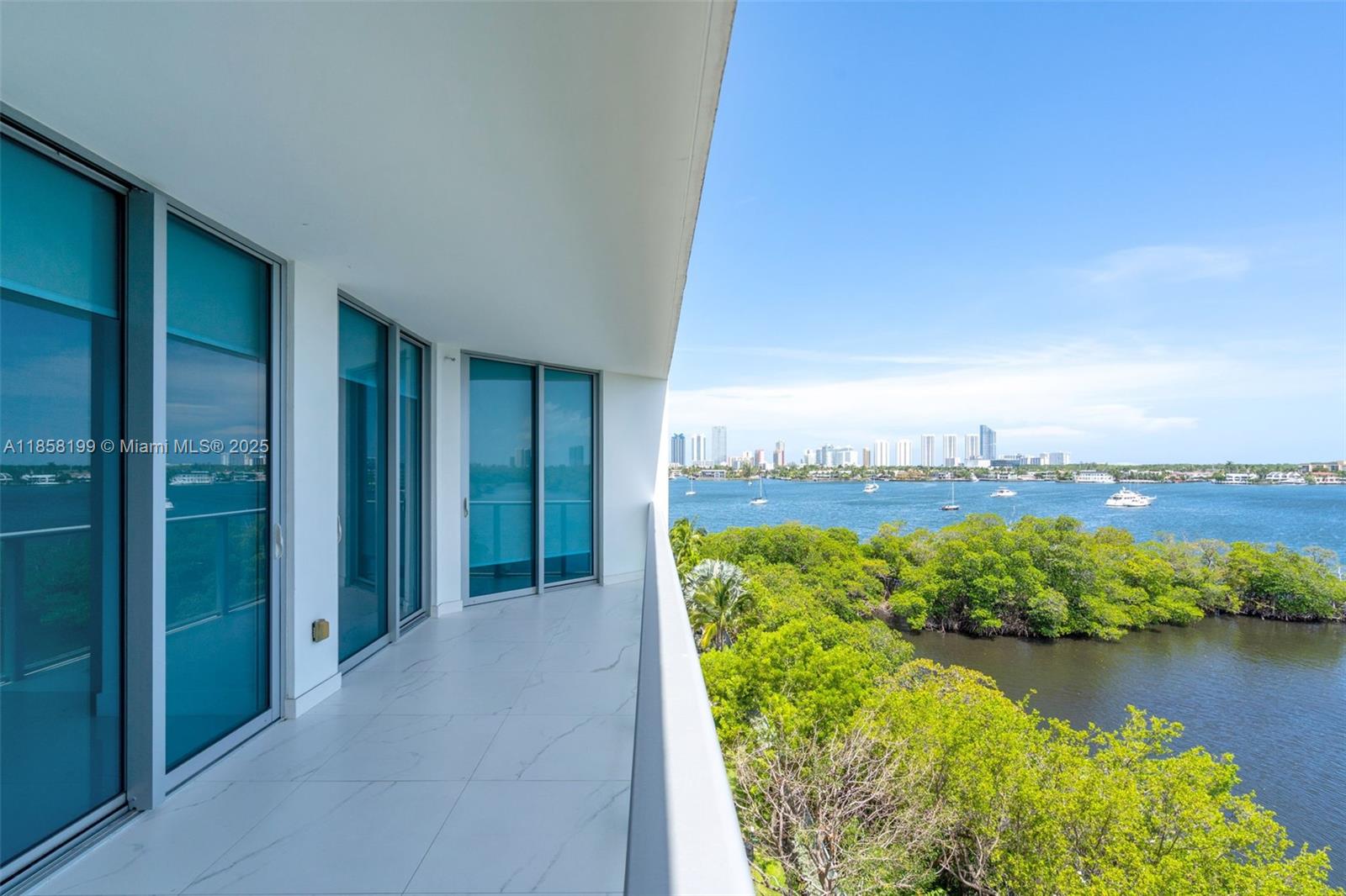 A Vendre_A louer. Annonces immobilieres Miami - Property Residential - A11858199 - A Louer : 17111 BISCAYNE BL, North Miami Beach FL 33160