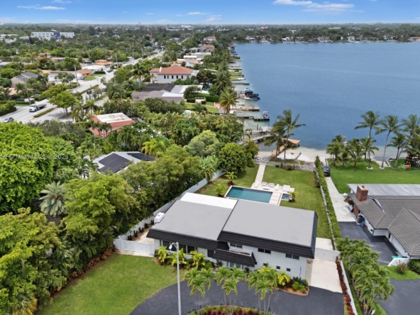 A Vendre_A louer. Annonces immobilieres Miami - Property Residential - A11861152 - A Vendre : 8605 SW 56th St, Miami FL 33155