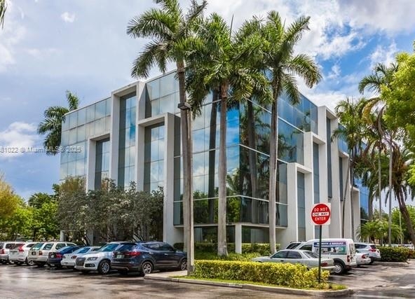A Vendre_A louer. Annonces immobilieres Miami - Property Residential - A11881022 - Bail Commercial : 16855 NE 2 AVE #N204, North Miami Beach FL 33162