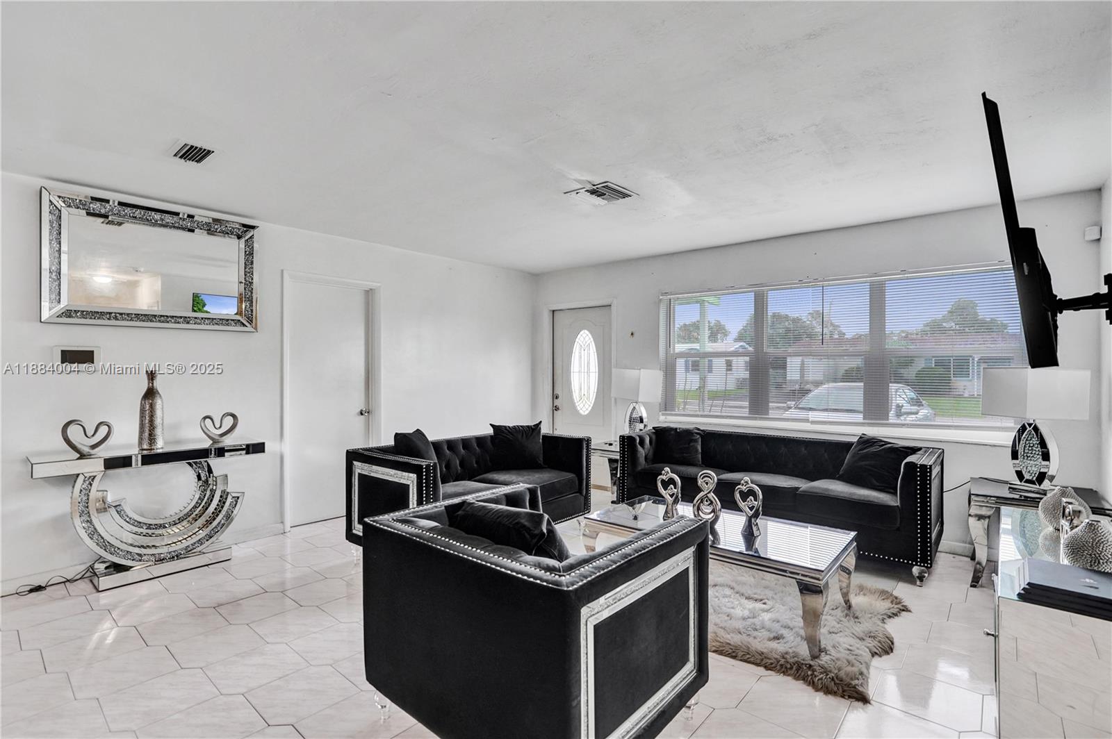 A Vendre_A louer. Annonces immobilieres Miami - Property Residential - A11884004 - A Vendre : 320 N 71st Ave, Hollywood FL 33024