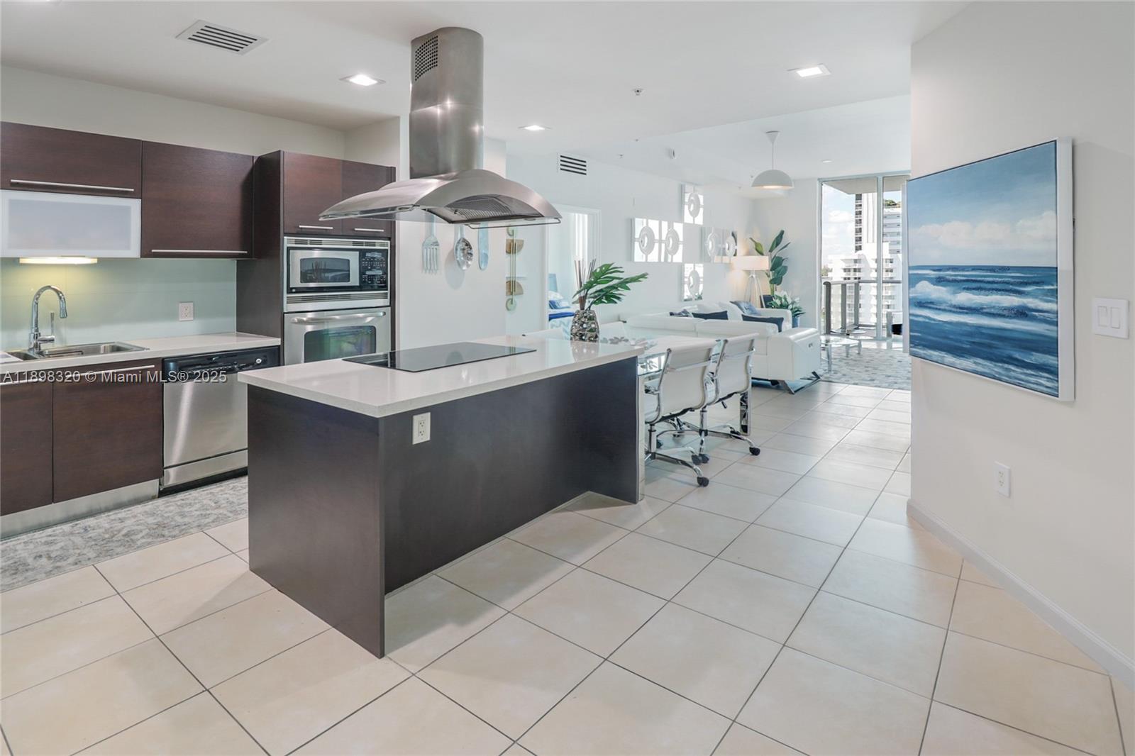 A Vendre_A louer. Annonces immobilieres Miami - Property Residential - A11898320 - A Vendre : 7928 East Drive East Dr #1002, North Bay Village FL 33141