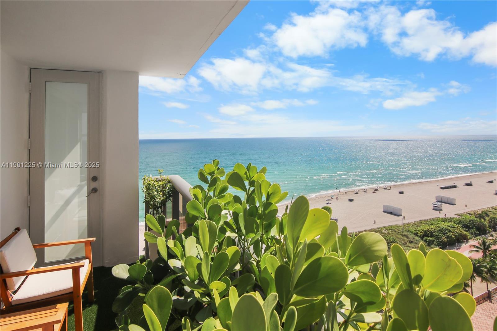 A Vendre_A louer. Annonces immobilieres Miami - Property Residential - A11901225 - A Vendre : 6039 Collins Ave #1402, Miami Beach FL 33140