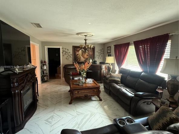 A Vendre_A louer. Annonces immobilieres Miami - Propriété Résidentielle - A11898879 - A Vendre : 126 Tournesol Cir, Royal Palm Beach FL 33411