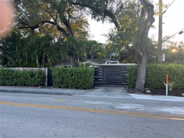 A Vendre_A louer. Annonces immobilieres Miami - Property Residential - A11911632 - A Vendre : 701 sw SW 9th Ave, Fort Lauderdale FL 33315