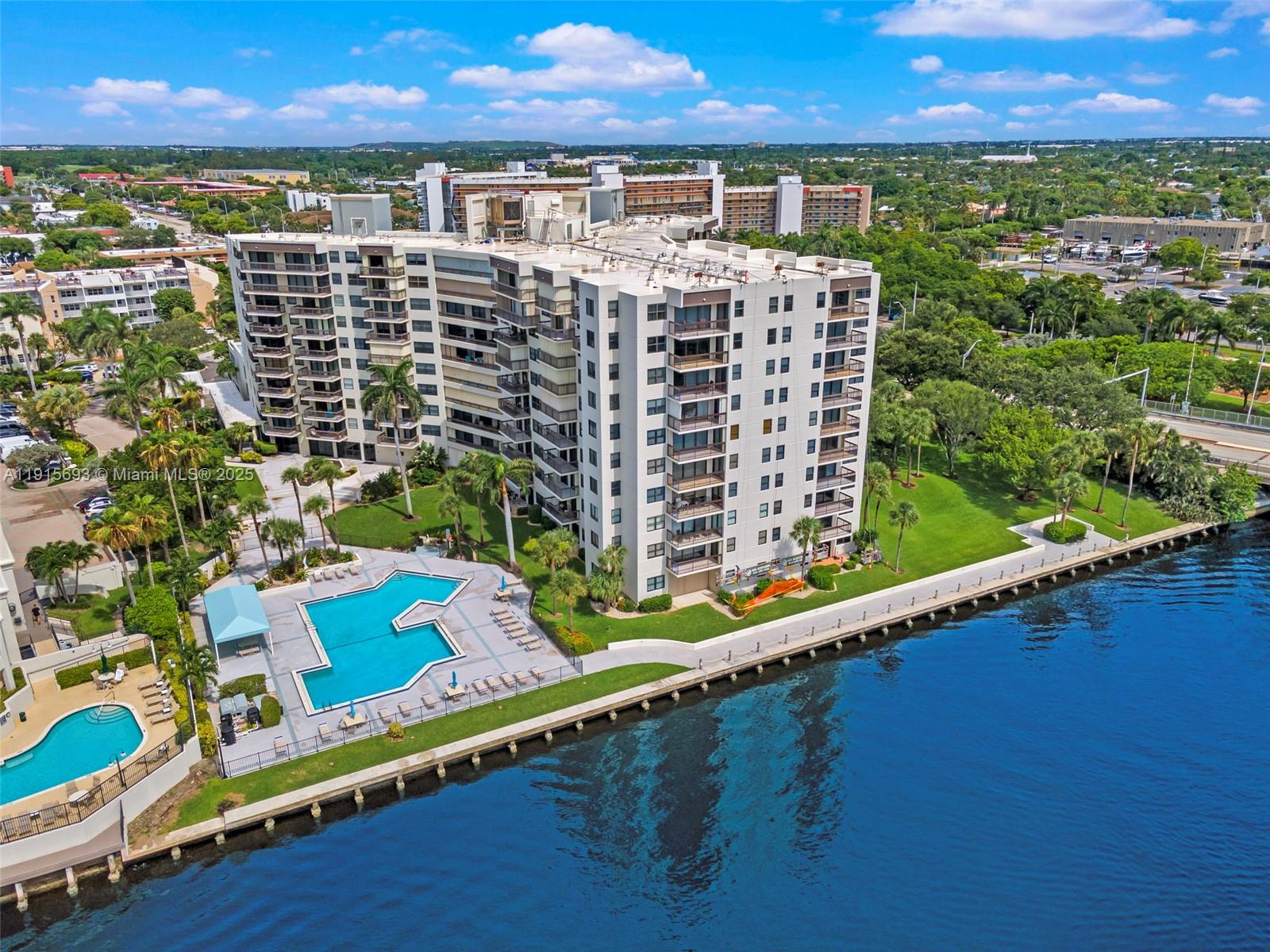 A Vendre_A louer. Annonces immobilieres Miami - Property Residential - A11915693 - A Vendre : 2900 NE 14th St Cswy #108, Pompano Beach FL 33062