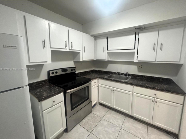 A Vendre_A louer. Annonces immobilieres Miami - Immobilier Résidentiel - A11919732 - A Vendre : 3600 NW 21st St #101, Lauderdale Lakes FL 33311