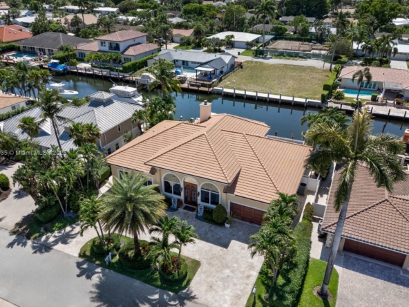 A Vendre_A louer. Annonces immobilieres Miami - Propriété Résidentielle - A11922035 - A Vendre : 4241 NE 23 TERRACE, Lighthouse Point FL 33064