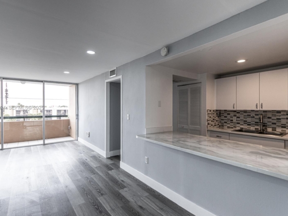 A Vendre_A louer. Annonces immobilieres Miami - Property Residential - A11922924 - A Vendre : 854 NW 87th Ave #504, Miami FL 33172