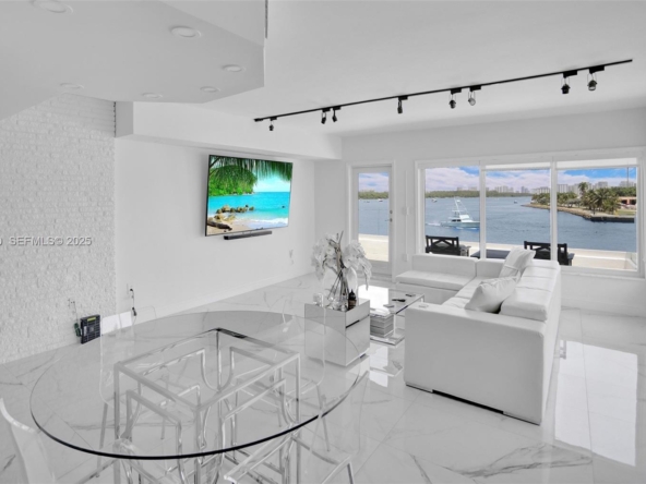 A Vendre_A louer. Annonces immobilieres Miami - Property Residential - A11923120 - A Louer : 286 Bal Bay Dr #3C, Bal Harbour FL 33154