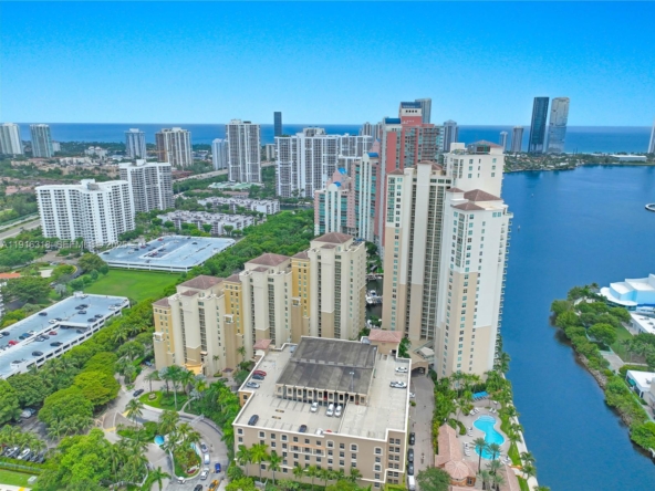 A Vendre_A louer. Annonces immobilieres Miami - Immobilier Résidentiel - A11916318 - A Vendre : 3340 NE 190th St #503, Aventura FL 33180