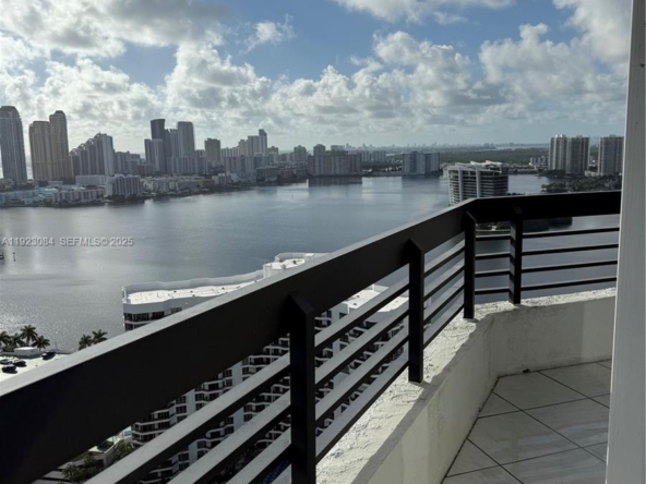 A Vendre_A louer. Annonces immobilieres Miami - Immobilier Résidentiel - A11923084 - A Louer : 3500 Mystic Pointe Dr #3506, Aventura FL 33180