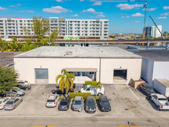 A Vendre_A louer. Annonces immobilieres Miami - Property Residential - A11924723 - Bail Commercial : 1041 E 24th St, Hialeah FL 33013