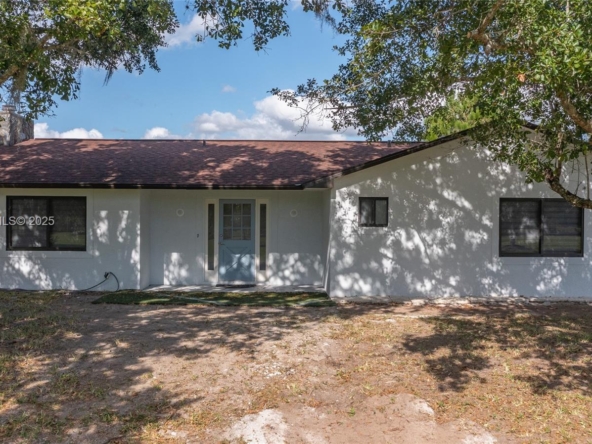 À vendre_À louer. Annonces immobilières Miami - Propriété résidentielle - A11925925 - À vendre : 64 Clarice Ct, Other City - En Floride, FL 33960