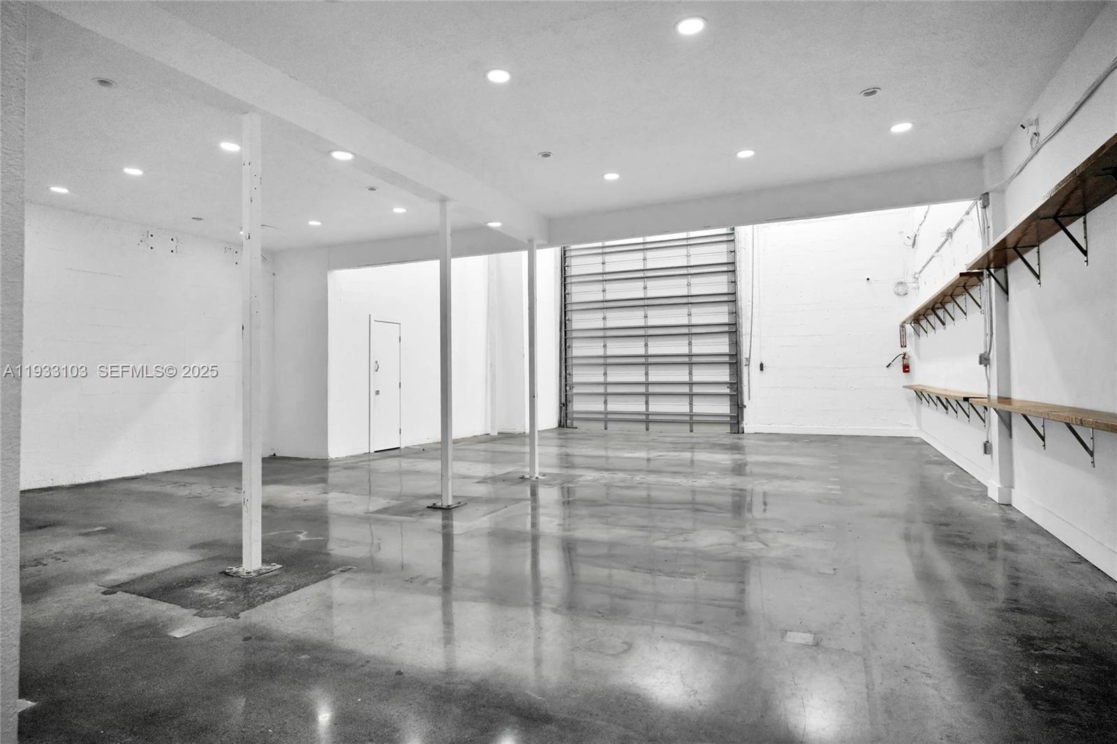 A Vendre_A louer. Annonces immobilieres Miami - Property Residential - A11933103 - Bail Commercial : 7311 NW 12th St #29, Miami FL 33126