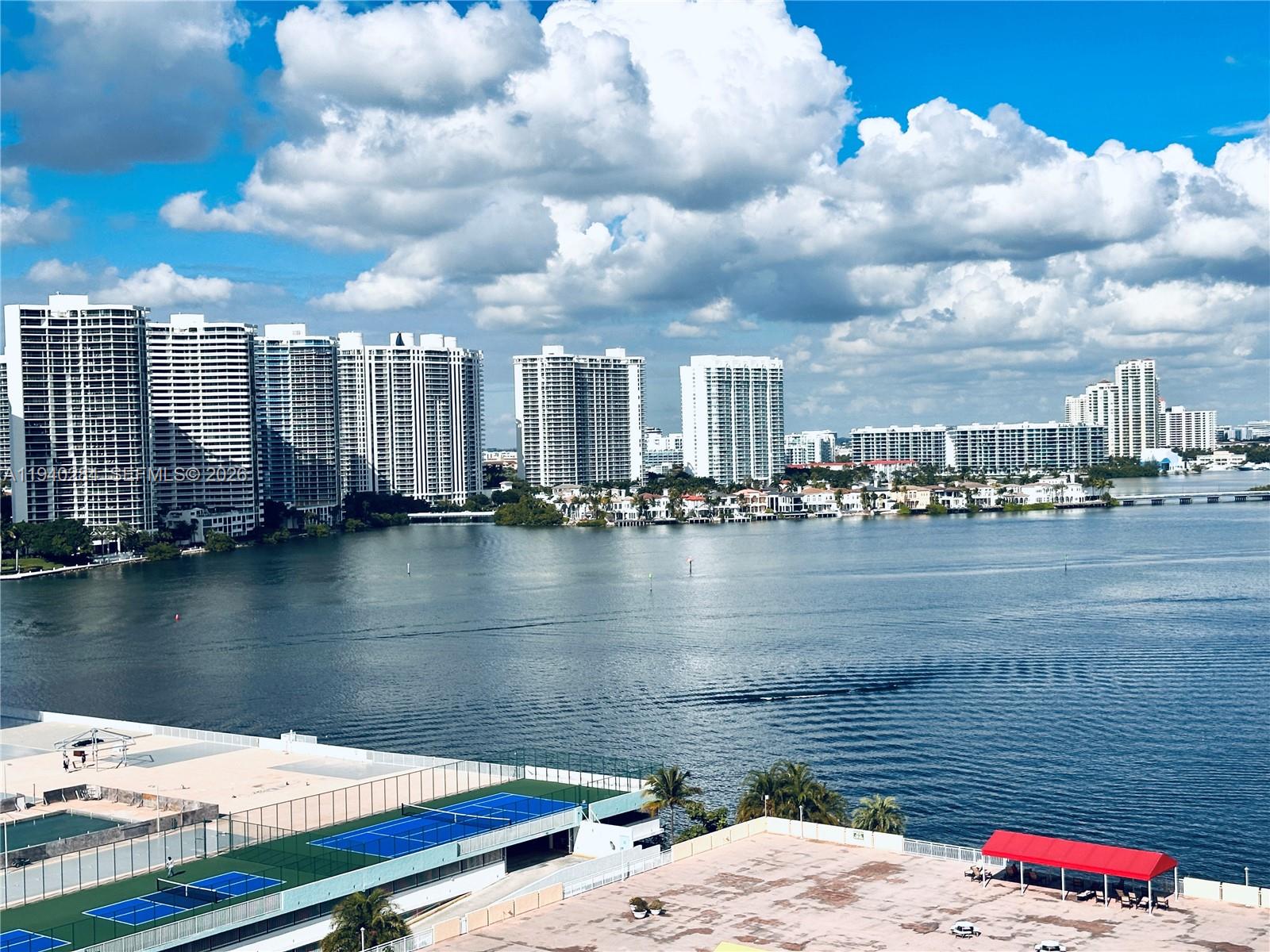 A Vendre_A louer. Annonces immobilieres Miami - Property Residential - A11940284 - A Vendre : 250 174th St #1510, Sunny Isles Beach FL 33160