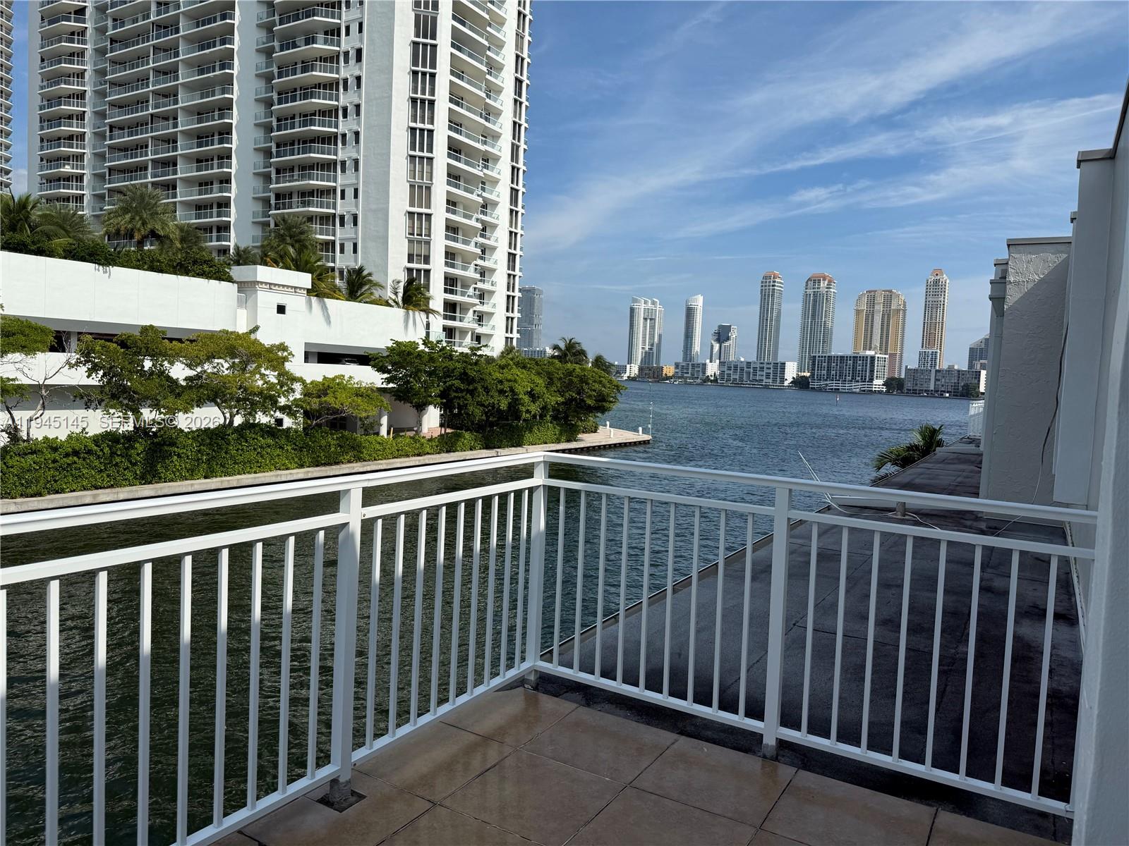 A Vendre_A louer. Annonces immobilieres Miami - Property Residential - A11945145 - A Vendre : 3745 NE 171st St #40, North Miami Beach FL 33160