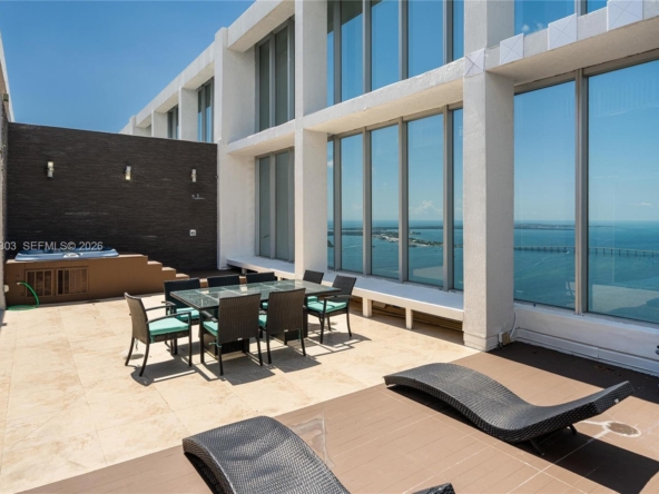 A Vendre_A louer. Annonces immobilieres Miami - Property Residential - A11947303 - A Vendre : 495 Brickel Ave #5705, Miami FL 33131