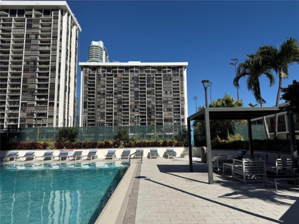 A Vendre_A louer. Annonces immobilieres Miami - Property Residential - A11943605 - A Vendre : 1925 Brickell Ave #1403, Miami FL 33129