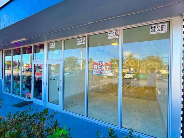 A Vendre_A louer. Annonces immobilieres Miami - Property Residential - A11947384 - Bail Commercial : 100 SW 15th St, Pompano Beach FL 33060